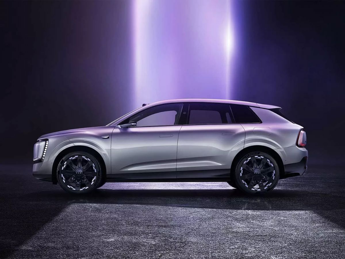 Το E7X είναι το δεύτερο αυτοκίνητο της AUDI